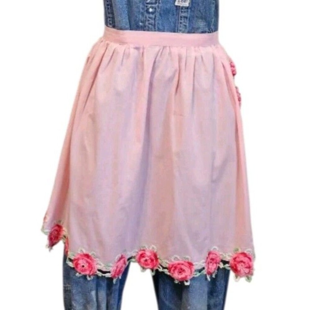 Exquisite Handmade Vintage Half Apron Crochet Rose Trim Pink